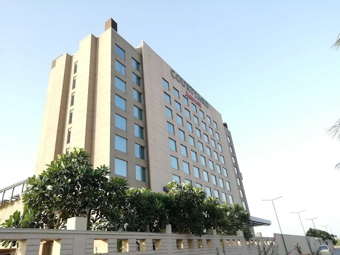 GUJARAT JHM HOTELS LTD